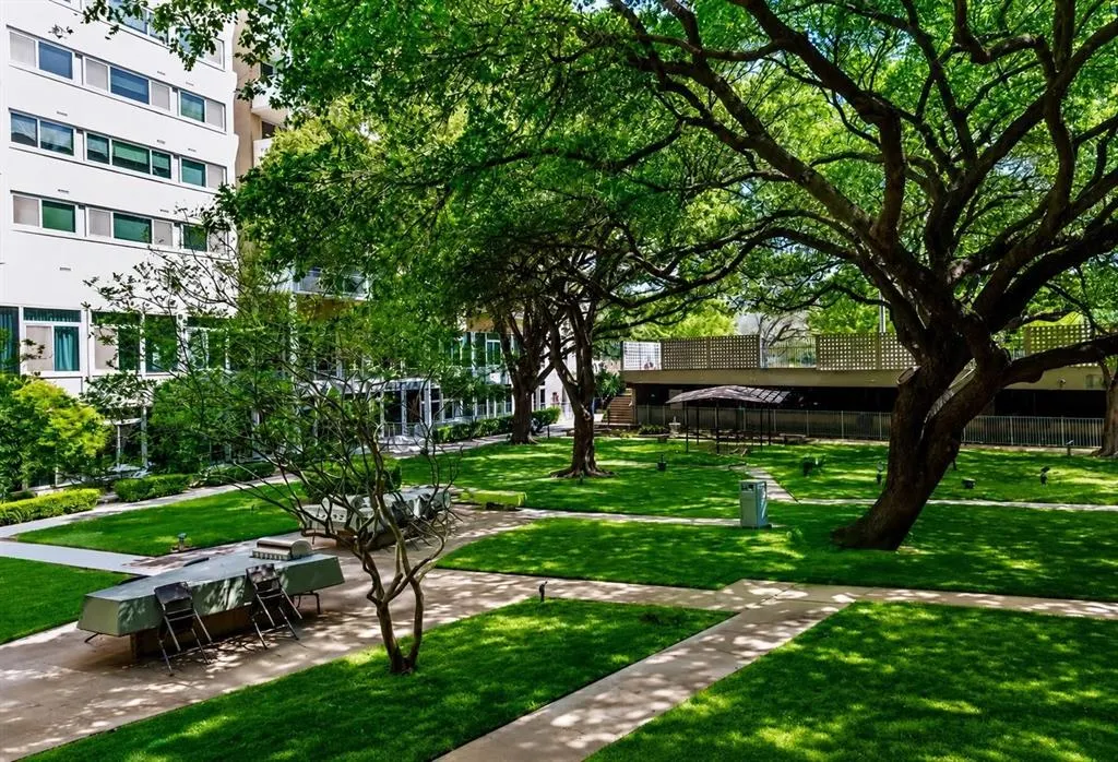 3883 Turtle Creek Boulevard #1712
