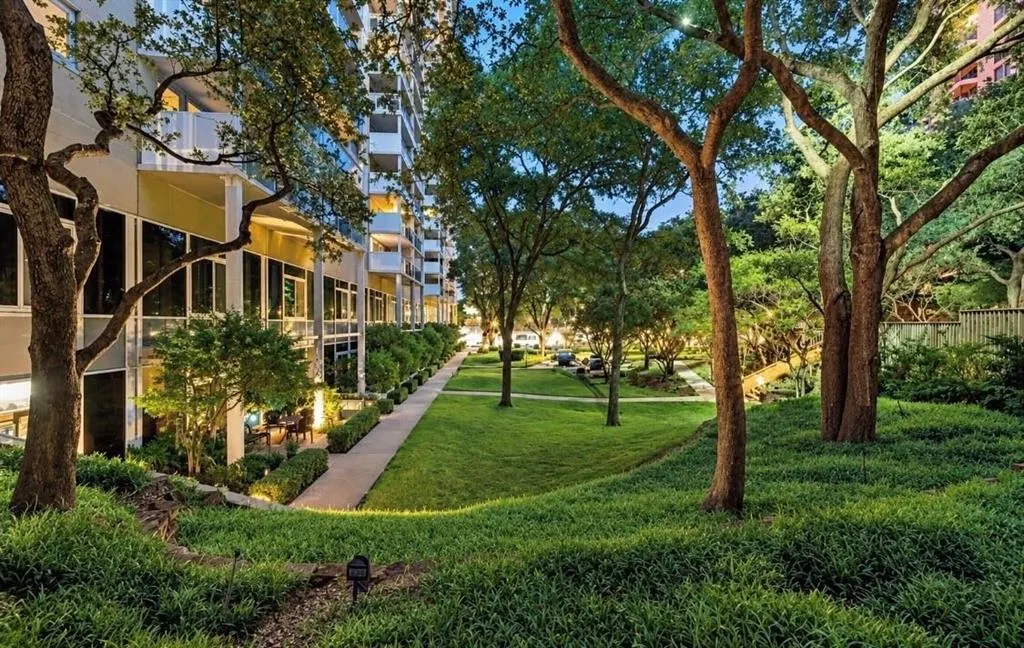 3883 Turtle Creek Boulevard #1712