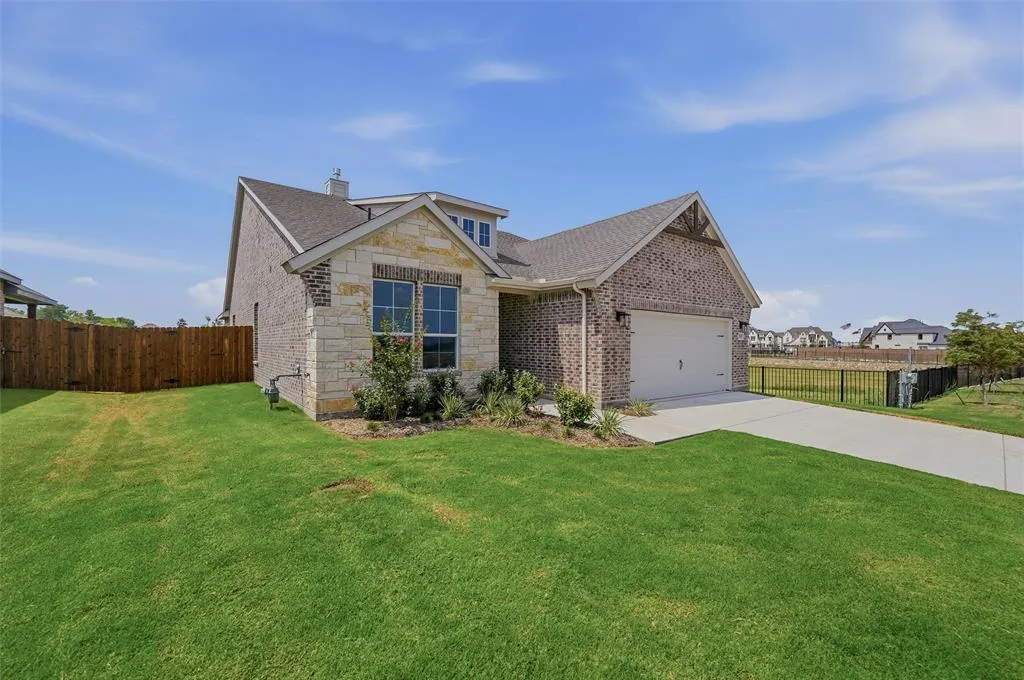 2109 Bluebird Lane