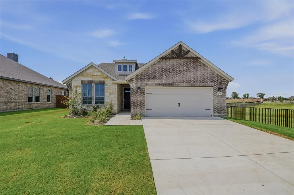 2109 Bluebird Lane