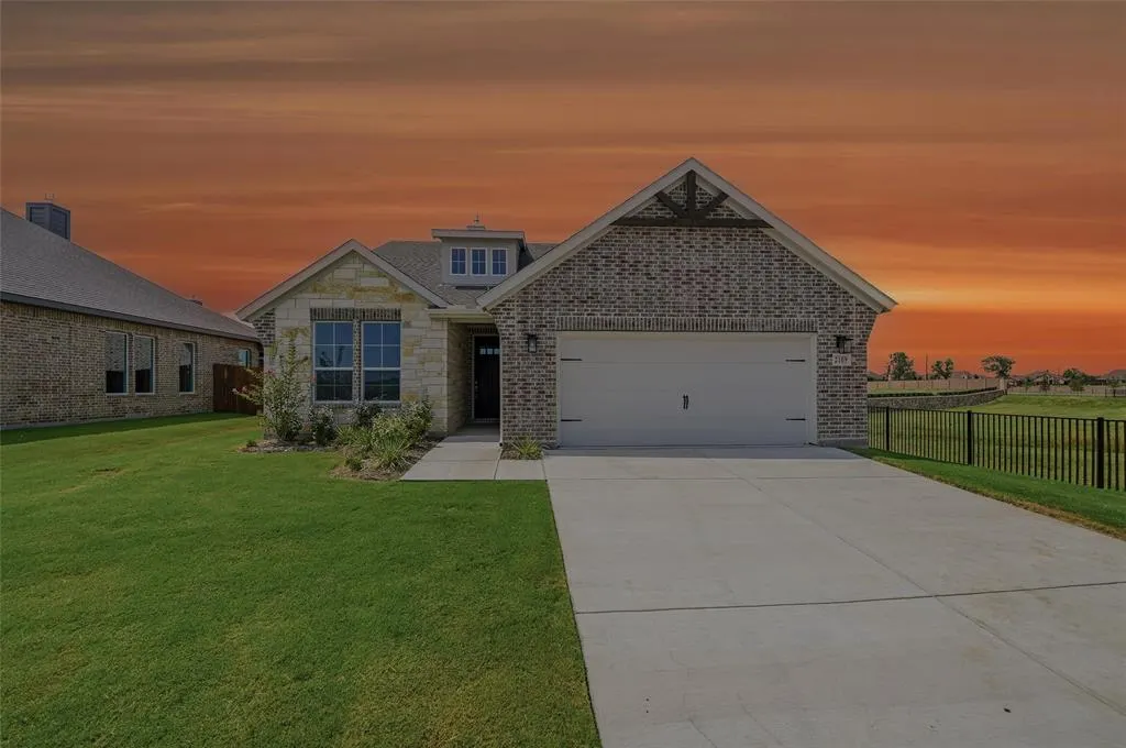 2109 Bluebird Lane