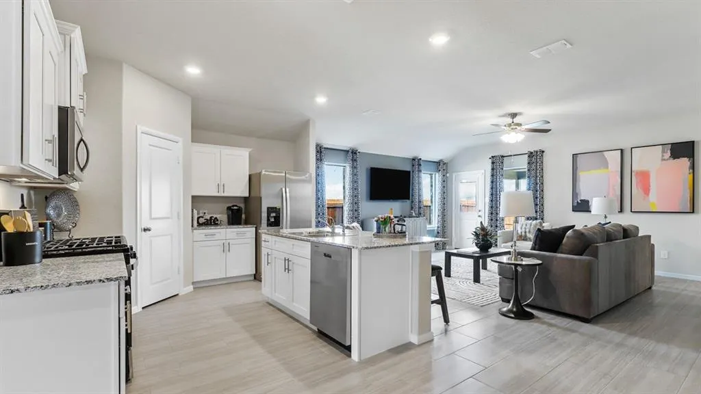 2301 JOHNNY CASH Drive