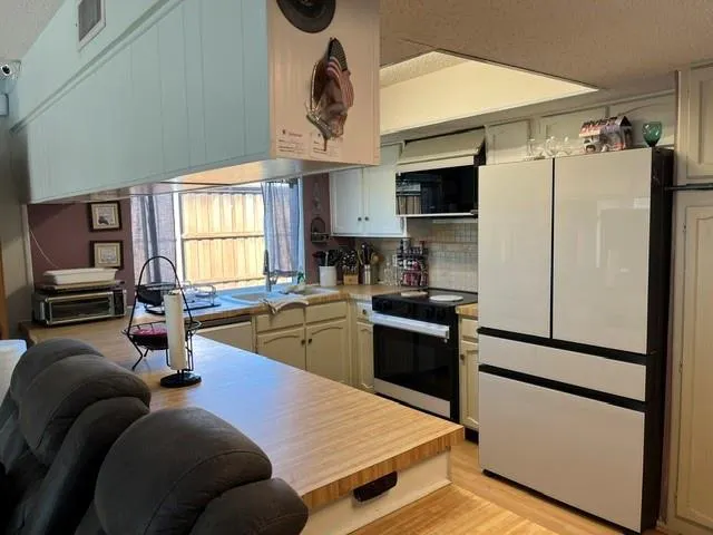 2708 Charter Oak Drive