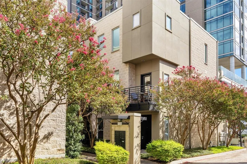4312 Mckinney Avenue #12