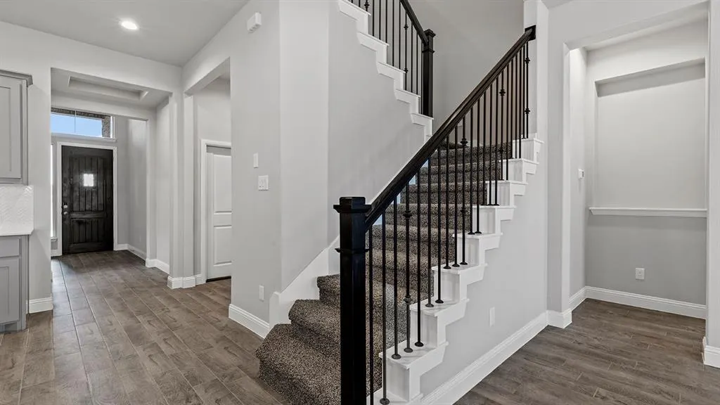 712 SOARING HAWK Drive