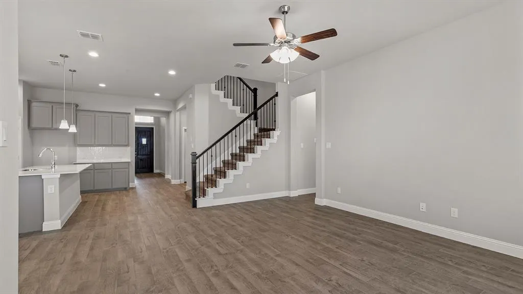 712 SOARING HAWK Drive
