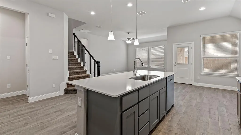 712 SOARING HAWK Drive