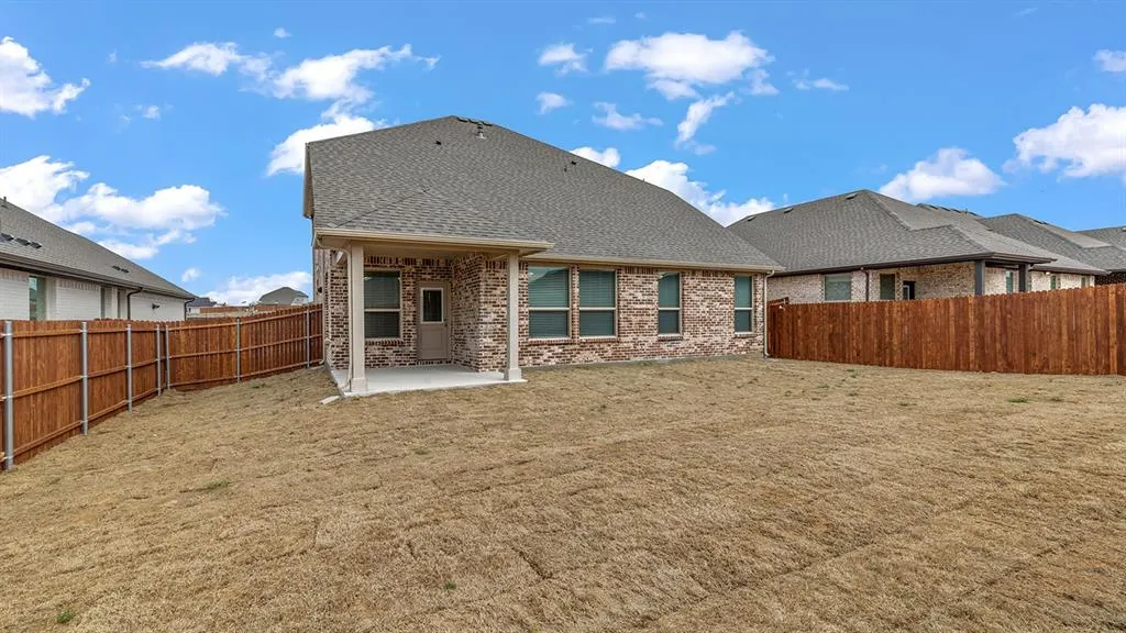 712 SOARING HAWK Drive