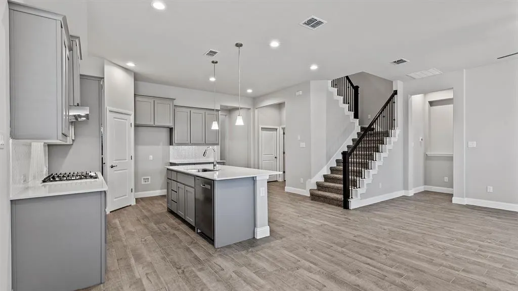 712 SOARING HAWK Drive