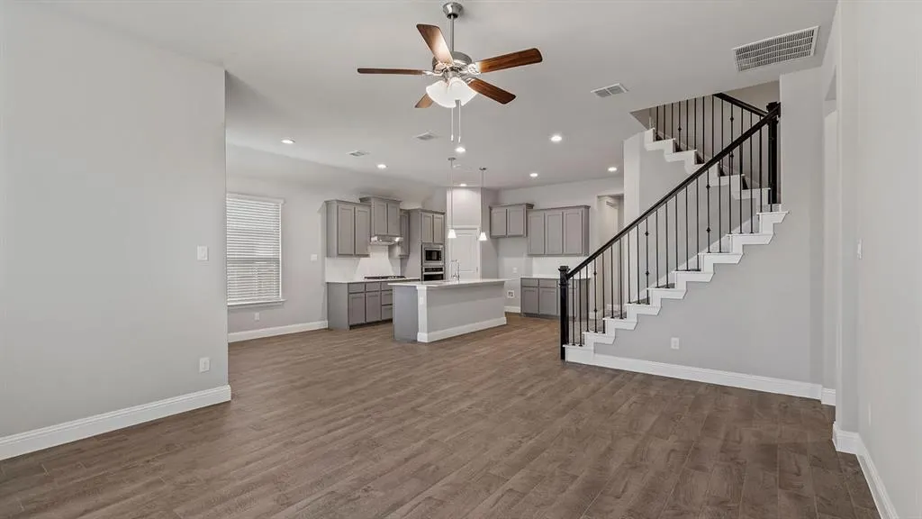 712 SOARING HAWK Drive