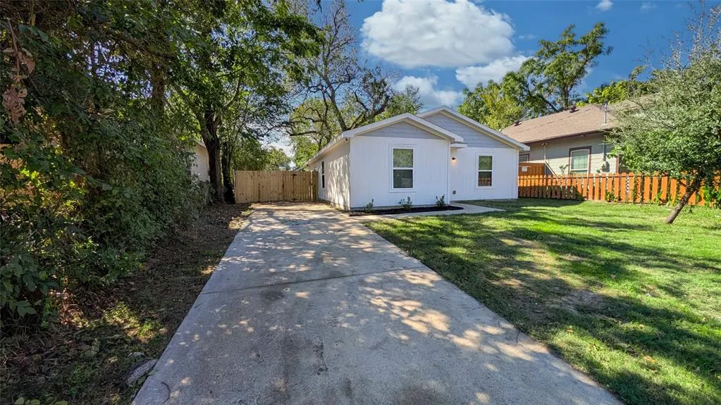 3823 Colonial Avenue