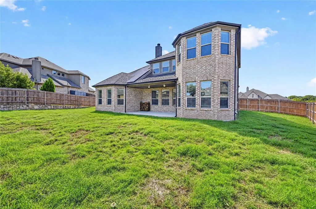 1937 Manzana Way