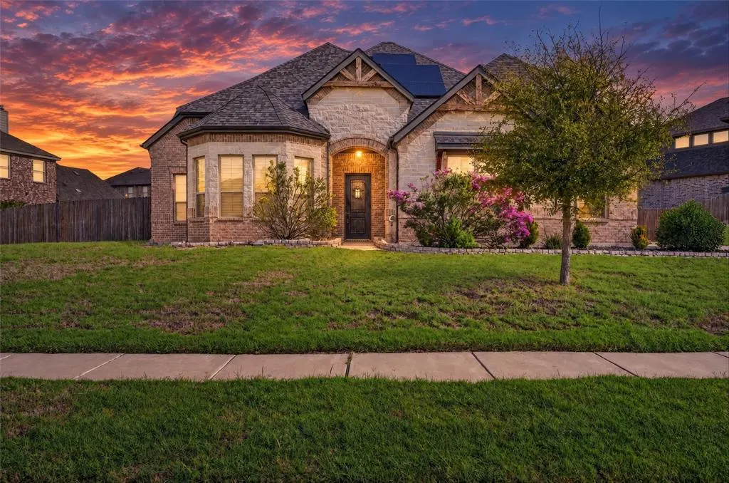 1937 Manzana Way
