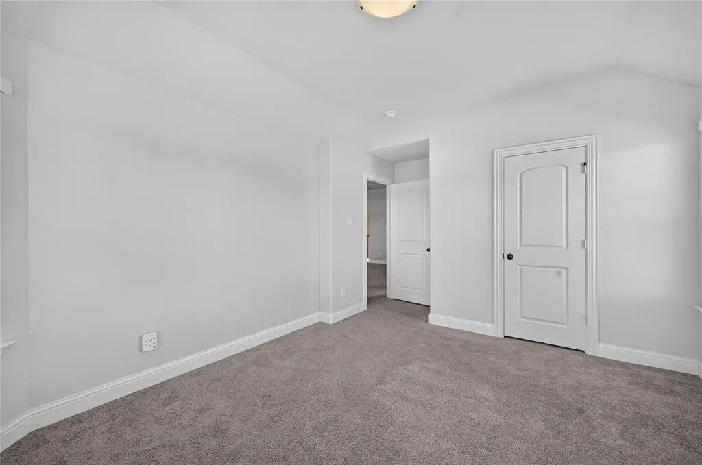1937 Manzana Way