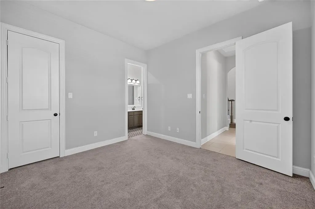 1937 Manzana Way