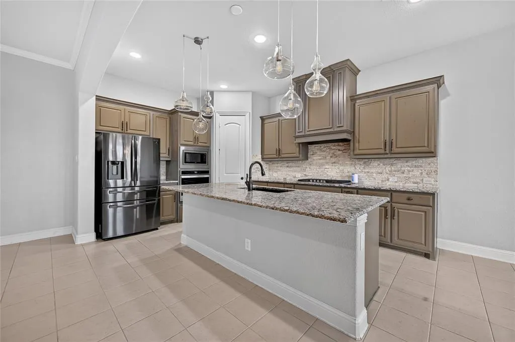 1937 Manzana Way