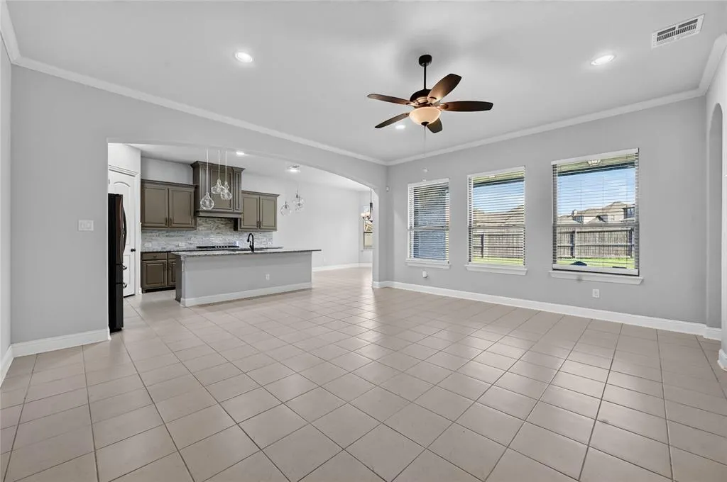 1937 Manzana Way
