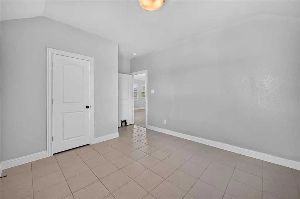 1937 Manzana Way