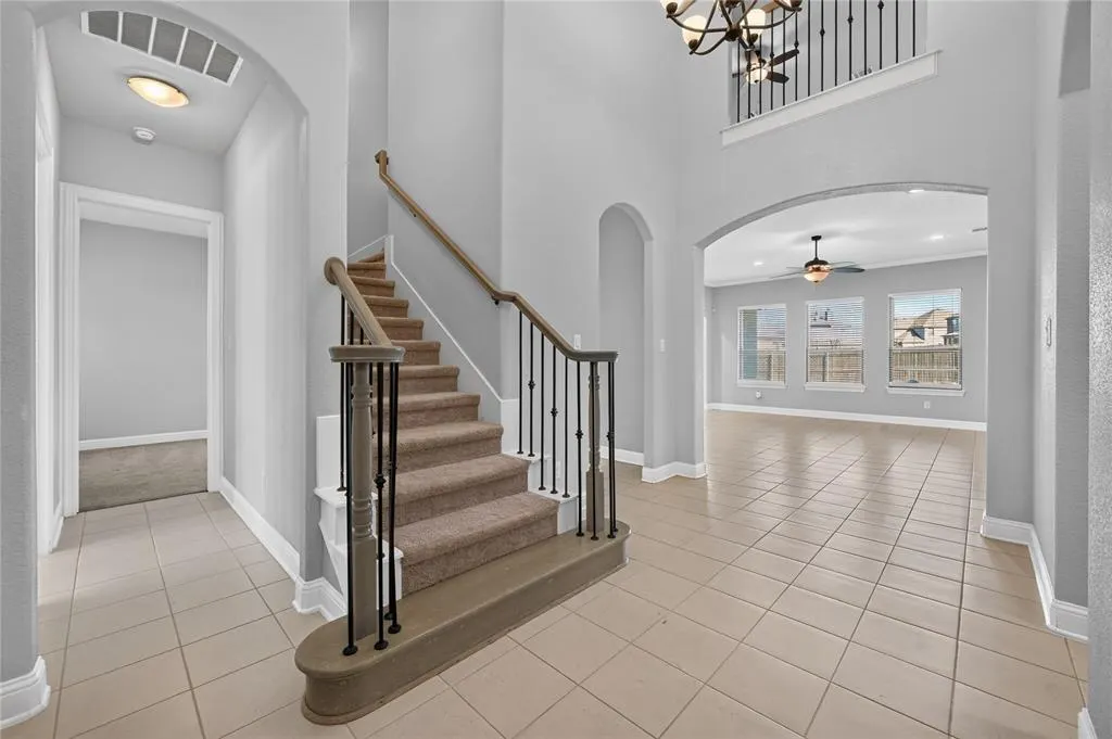 1937 Manzana Way