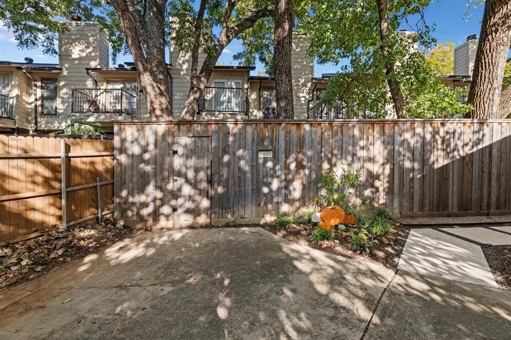 6409 Ridgemont Drive