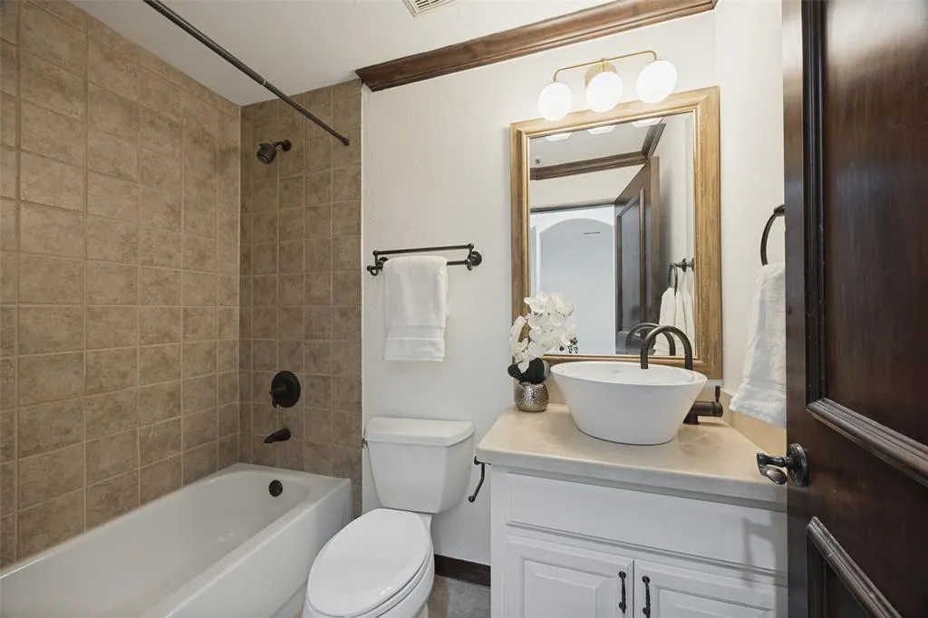4323 Gilbert Avenue #2