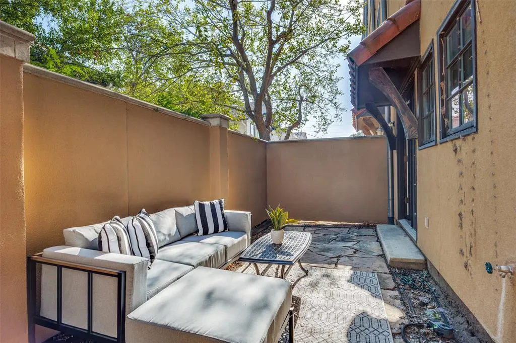 4323 Gilbert Avenue #2