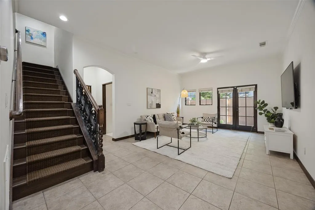 4323 Gilbert Avenue #2