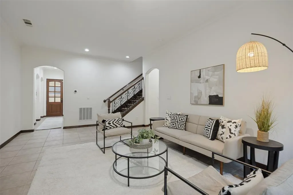 4323 Gilbert Avenue #2
