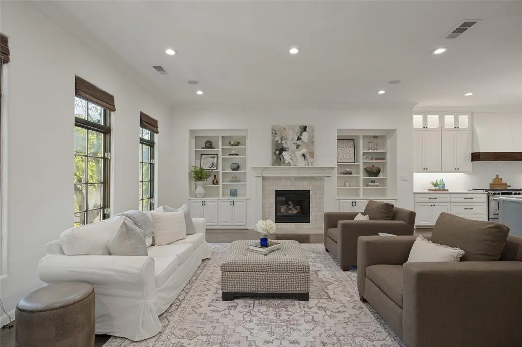 4323 Gilbert Avenue #2
