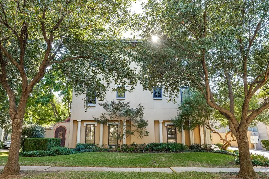4323 Gilbert Avenue #2