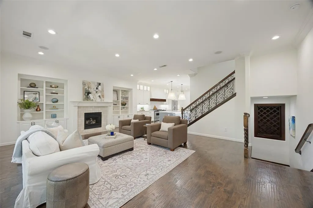 4323 Gilbert Avenue #2