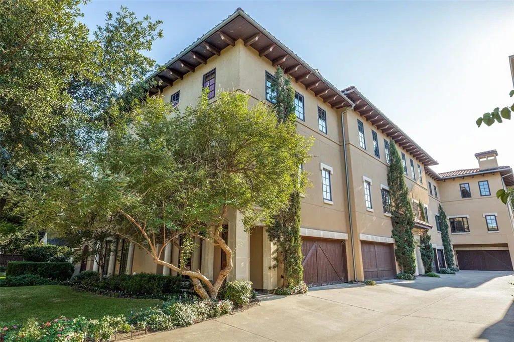 4323 Gilbert Avenue #2