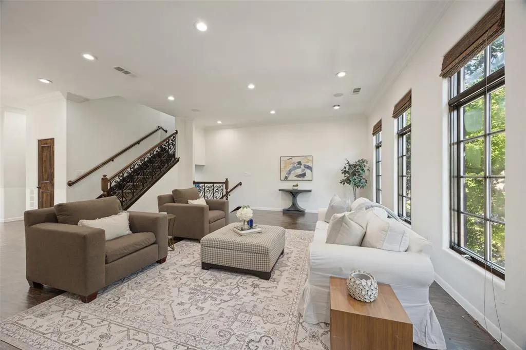 4323 Gilbert Avenue #2