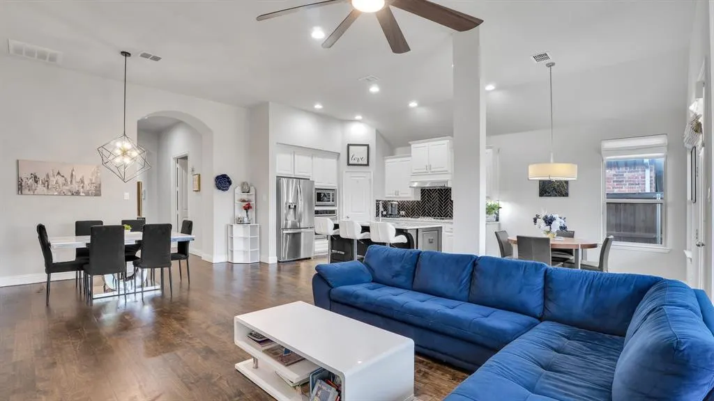 124 Village Creek Drive