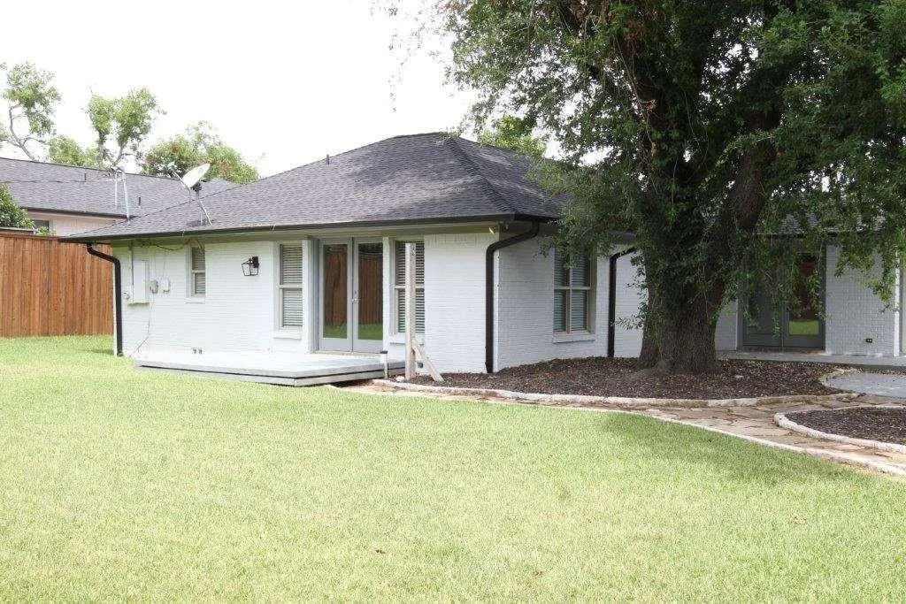 7614 Azalea Lane