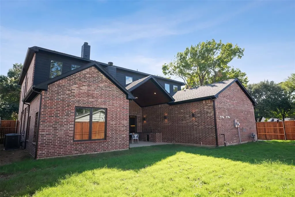 3507 Warick Drive