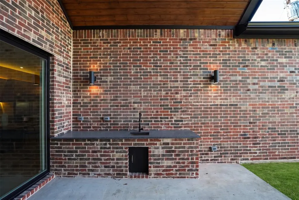 3507 Warick Drive