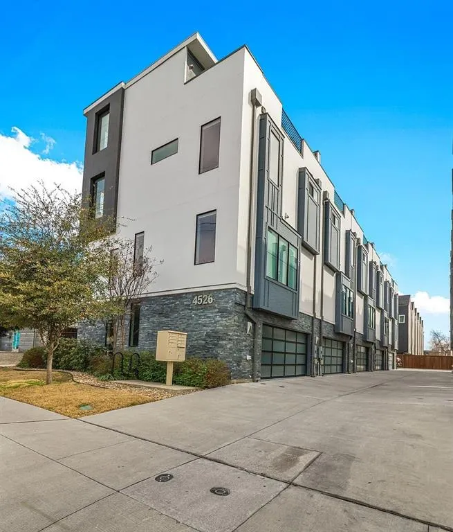 4526 Deere Street #204