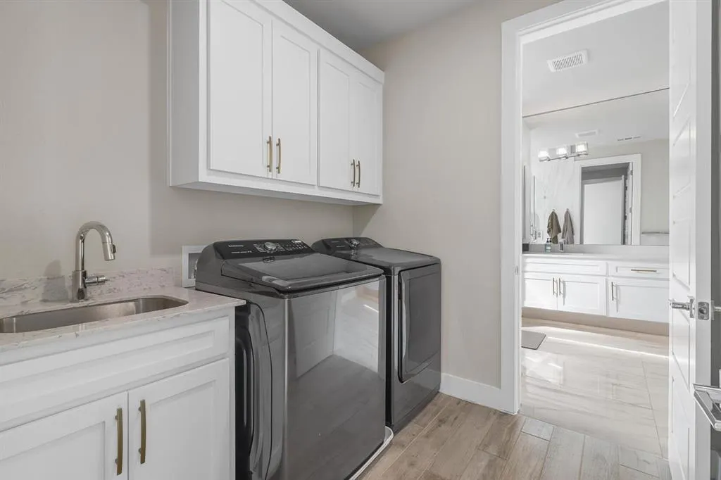 4526 Deere Street #204