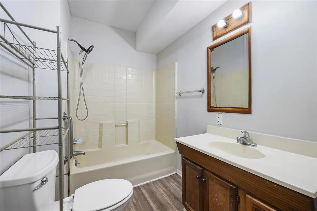 224 W Hull Street #101-3