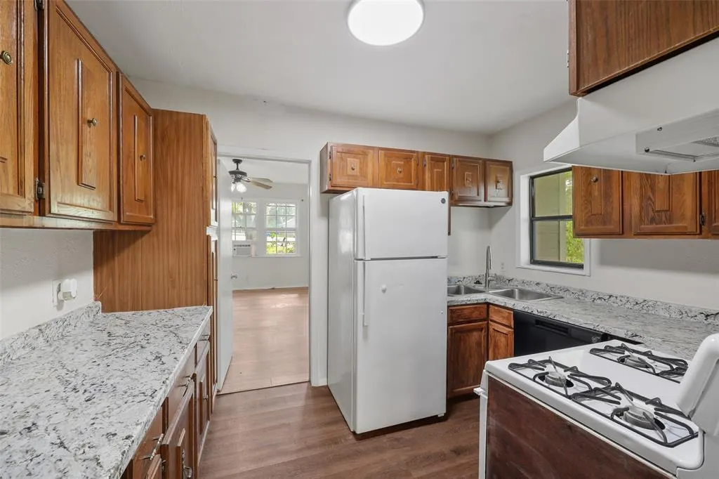 224 W Hull Street #101-3