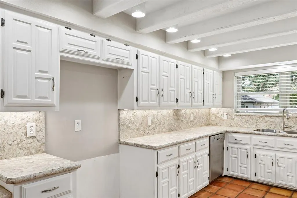 2840 Meadowbrook Drive