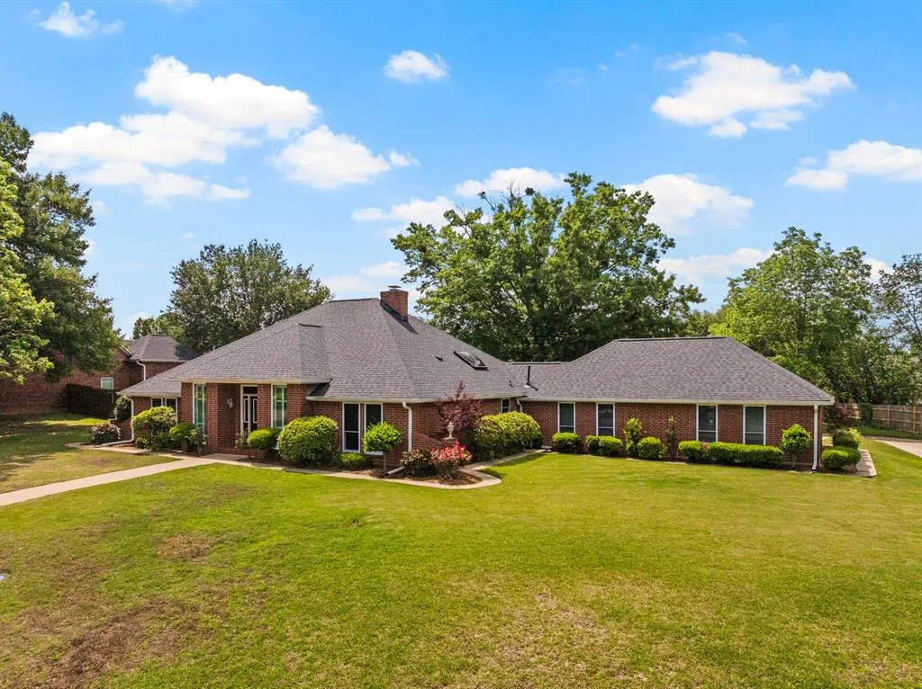 212 Turnberry Circle