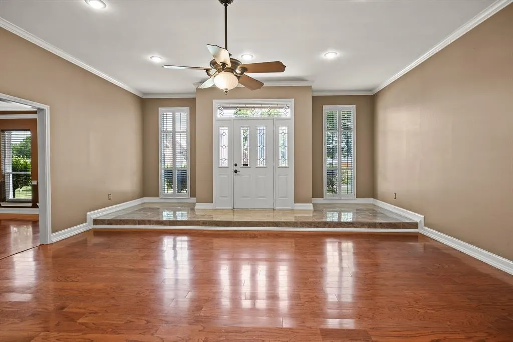 212 Turnberry Circle