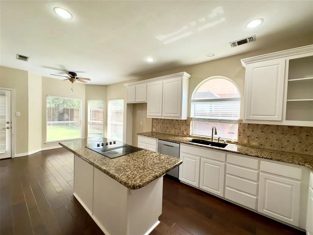 1605 Crown Point Road
