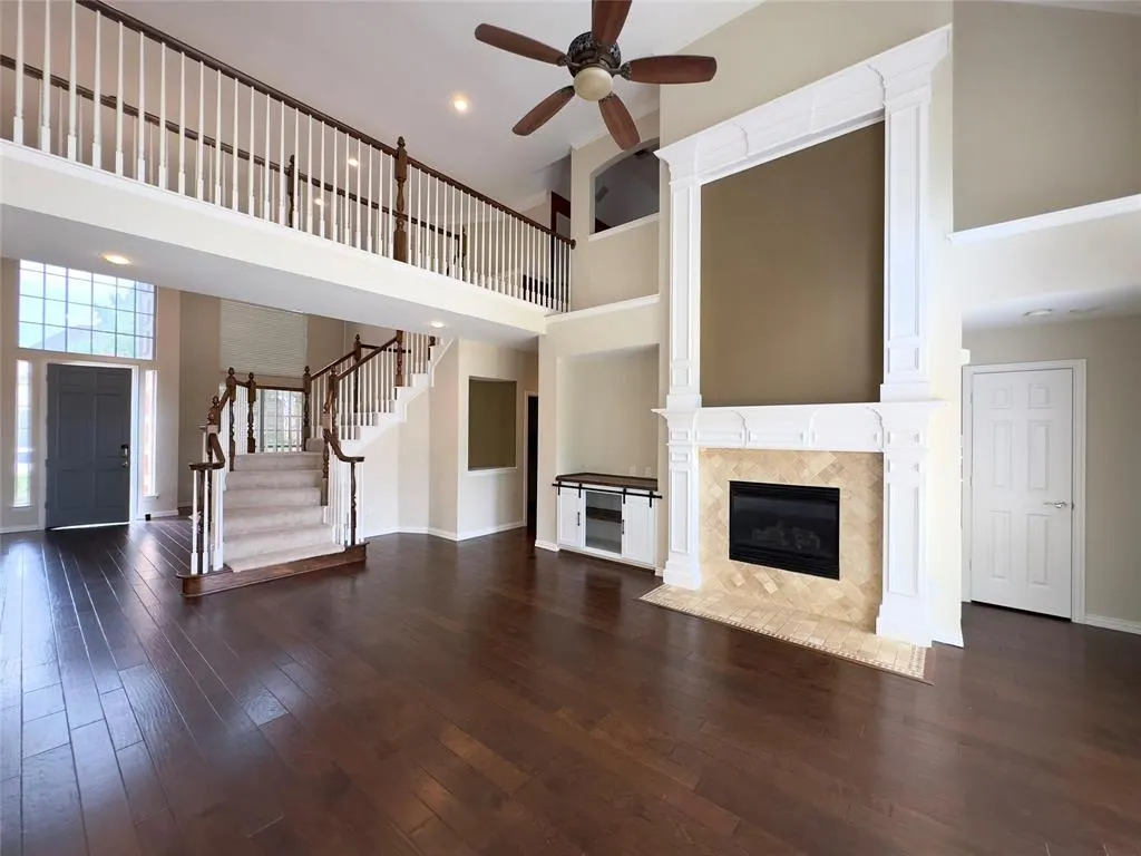 1605 Crown Point Road