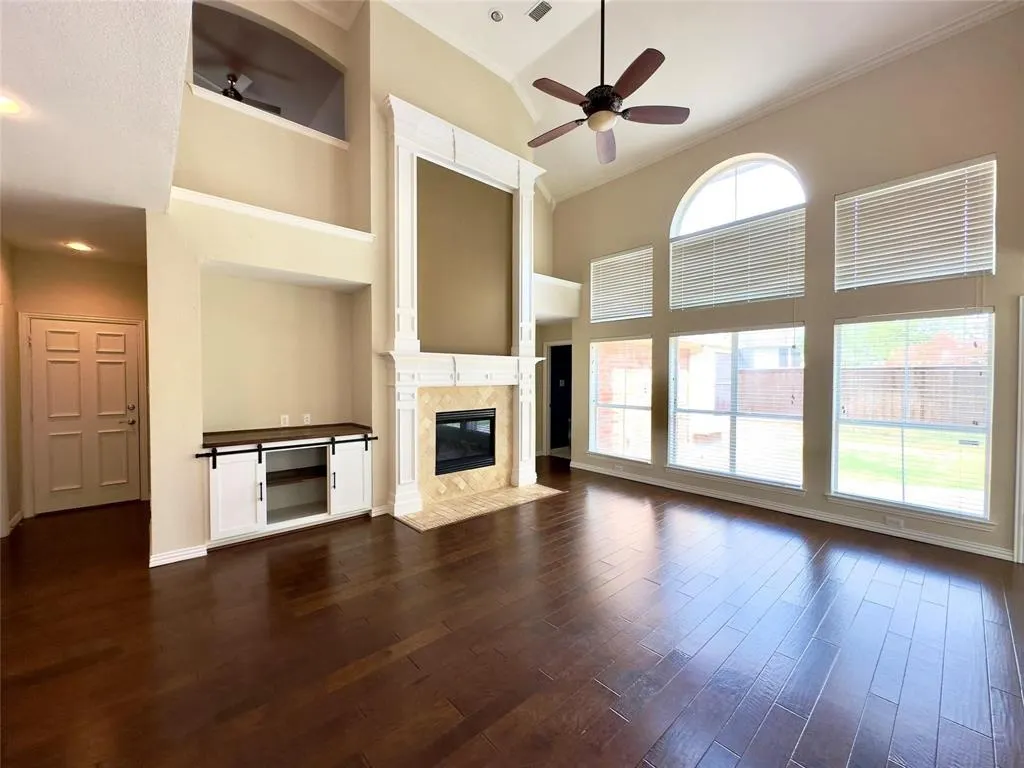 1605 Crown Point Road