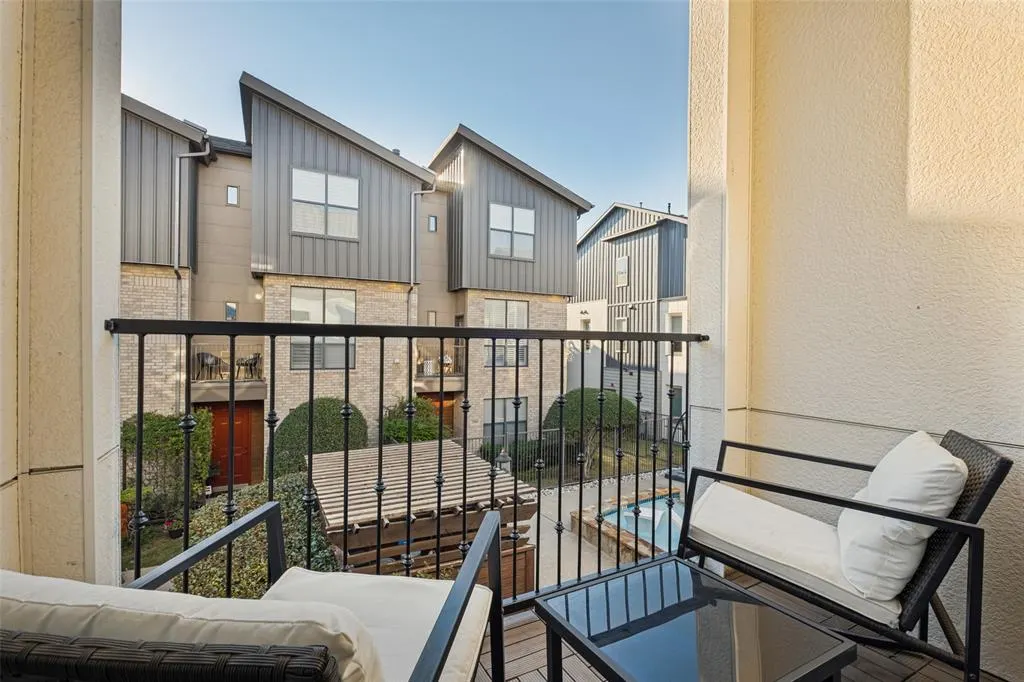4211 Rawlins Street #642