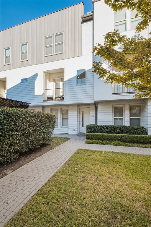 4211 Rawlins Street #642