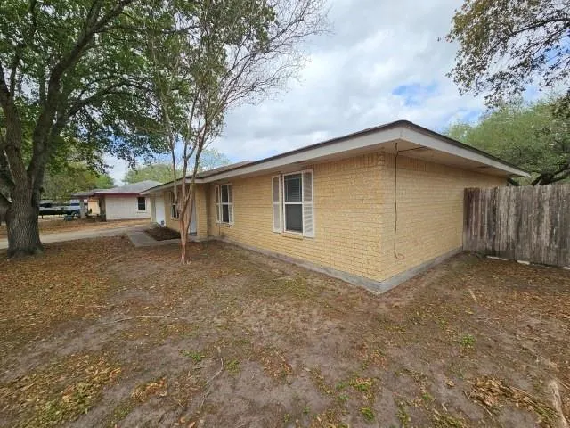 1413 Las Palmas Circle
